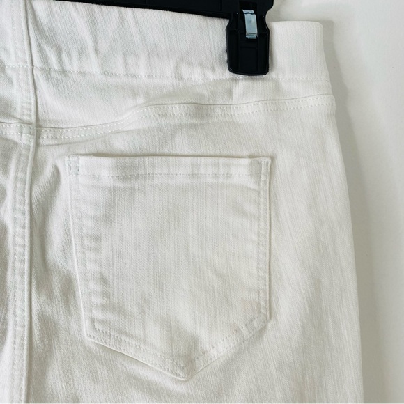 Liverpool White Pull-On Chloe Cuffed High Rise Jean Shorts - Picture 9 of 11